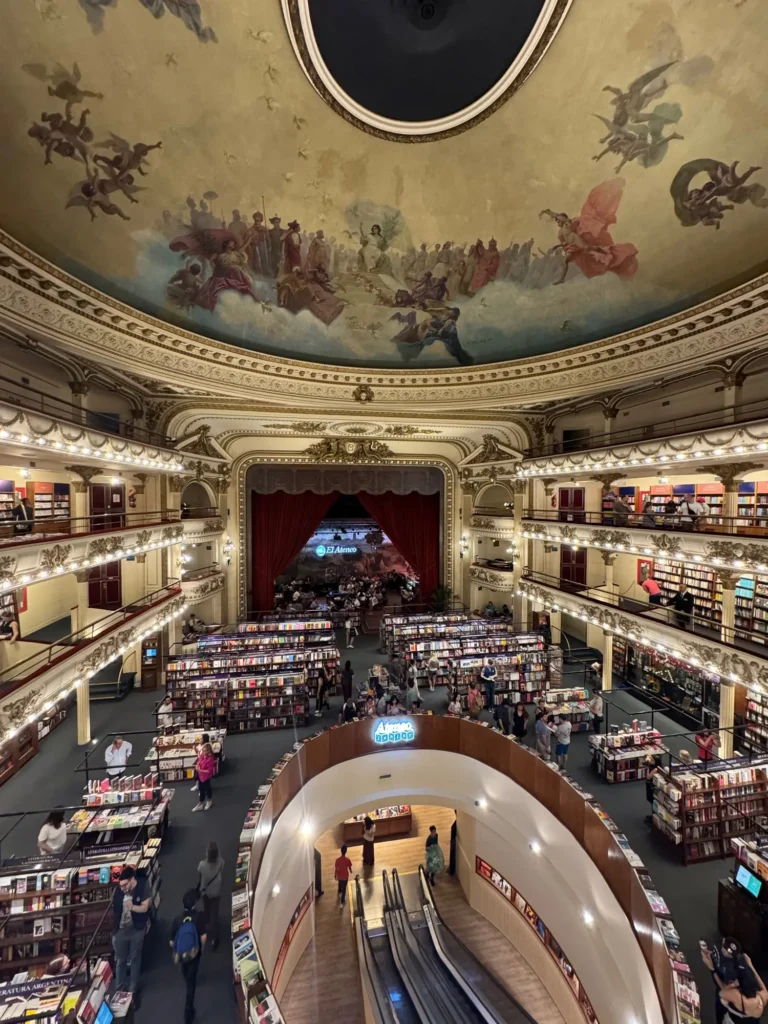 Argentina per nomadi digitali 6 El Ateneo Grand Splendid, la libreria dentro un vecchio teatro. Ottobre 2024.