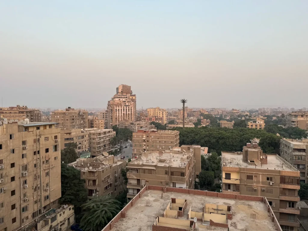 Egitto per nomadi digitali 8 I tetti del Cairo al tramonto. Ottobre 2023.
