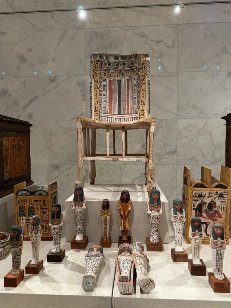 Egitto per nomadi digitali 9 Statuette funerarie al Museo della Civiltà Egizia, al Cairo. Ottobre 2023.