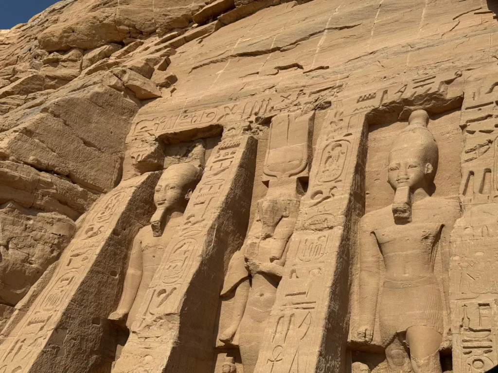 Egitto per nomadi digitali 10 Il tempio piccolo di Abu Simbel, quello di Nefertari. Ottobre 2023.