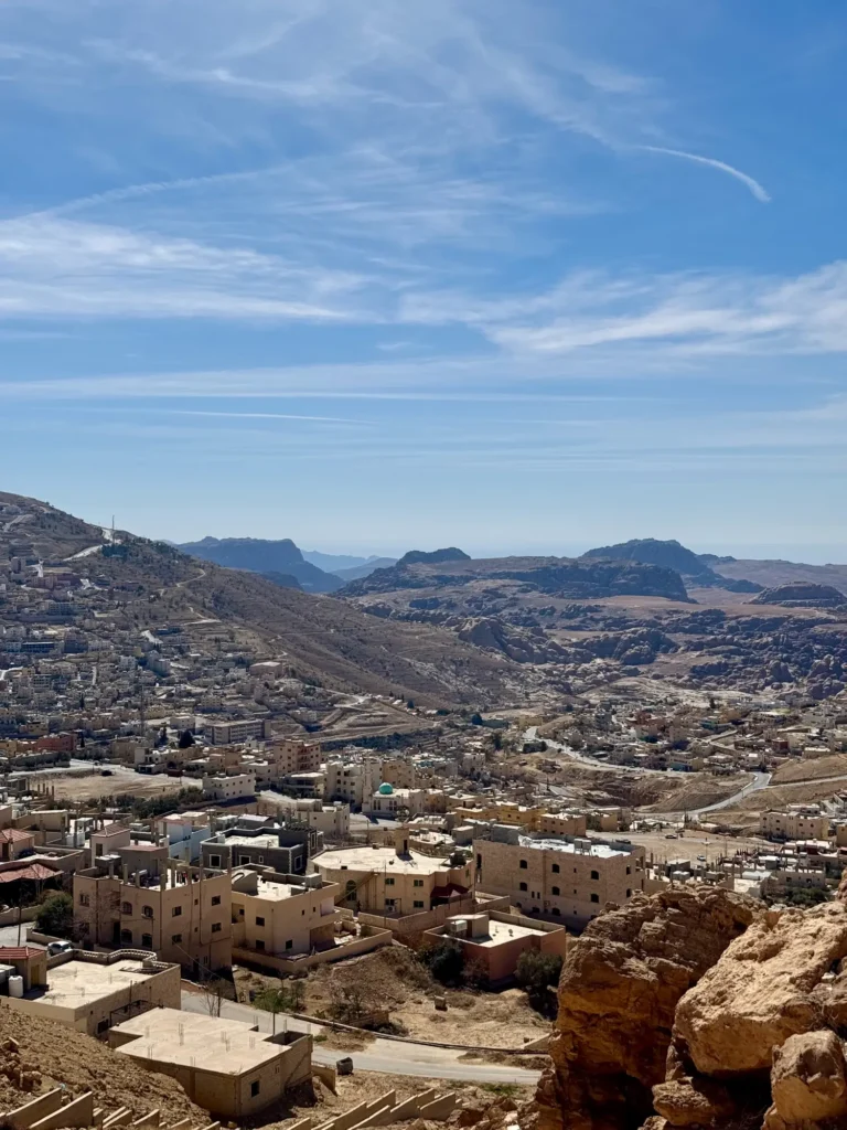 Giordania per nomadi digitali 6 Wadi Musa, il paese sopra Petra dove si dorme. Marzo 2025.