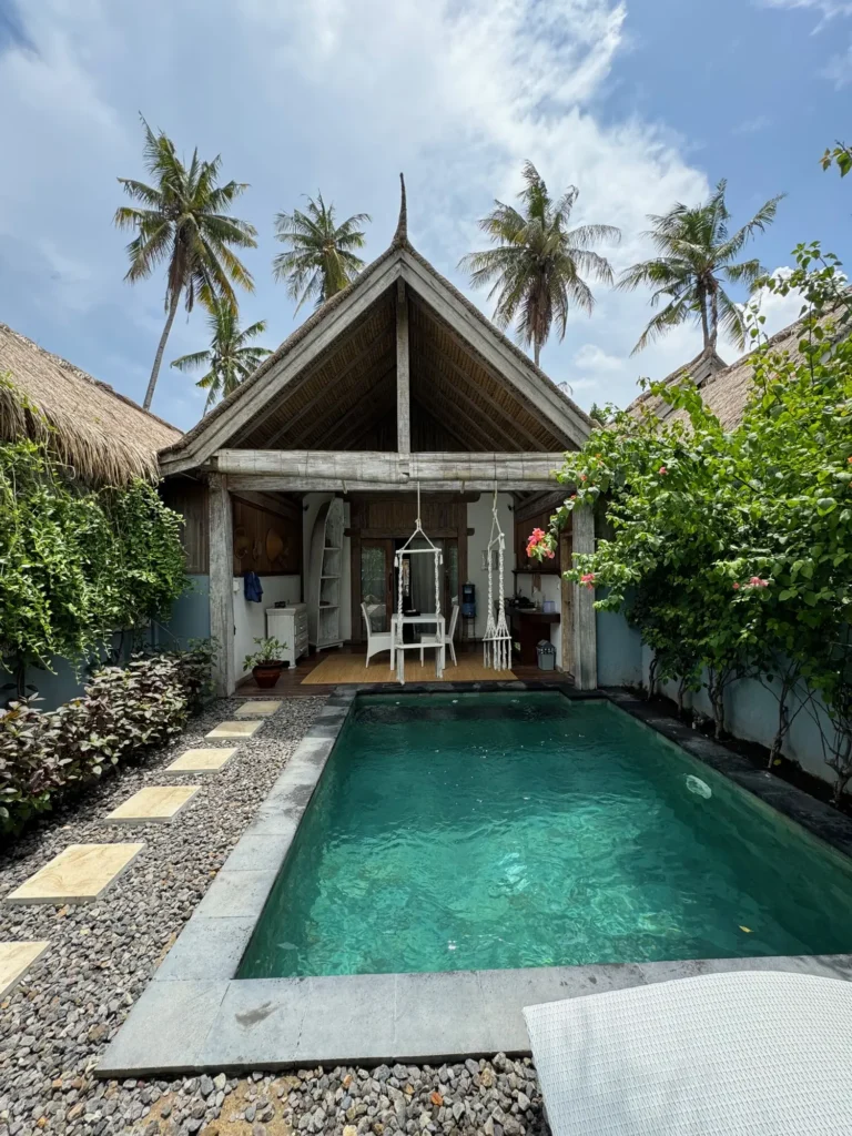 Indonesia per nomadi digitali 19 La villa con la piscina privata a Gili Air. Febbraio 2024.