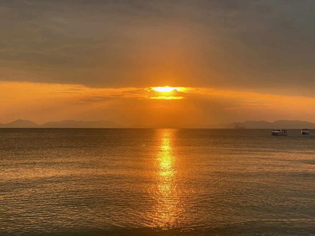 Thailandia per nomadi digitali 10 Tramonto sulle Andamane, Krabi, gennaio 2023