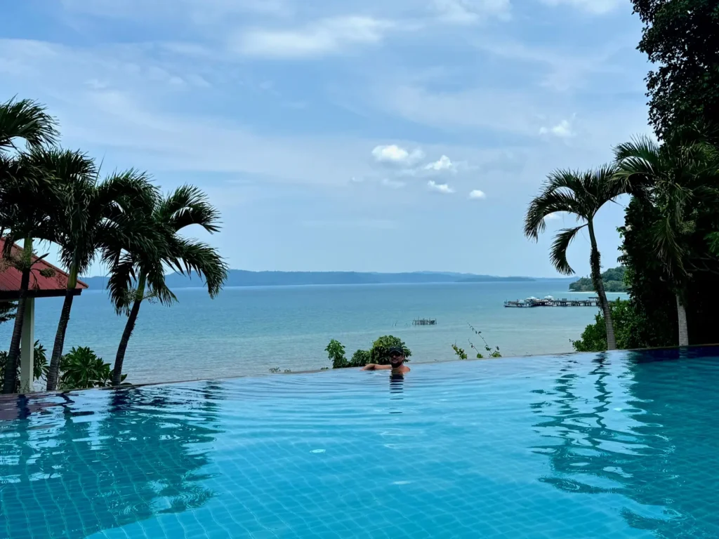 Thailandia per nomadi digitali 15 La piscina vista mare di Ko Mak, maggio 2024