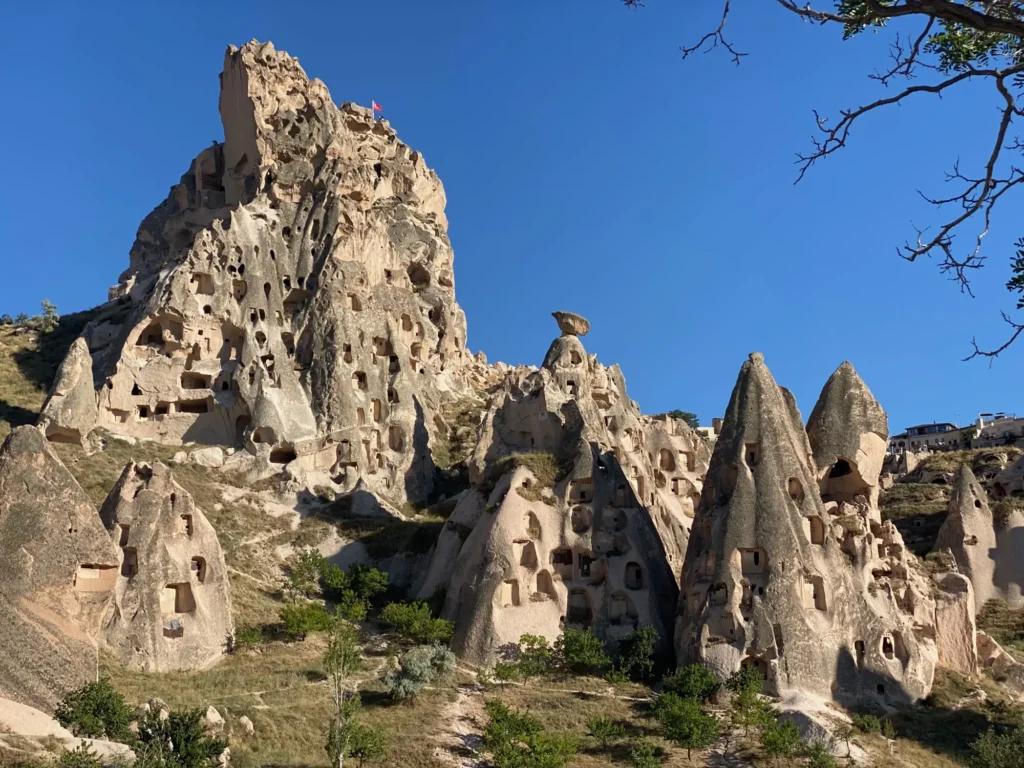 Turchia per nomadi digitali 13 Il castello di Uçhisar e i camini delle fate. Luglio 2022.