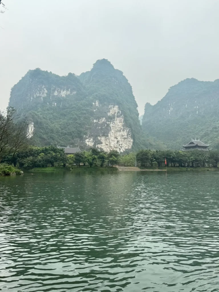 Vietnam per nomadi digitali 5 I karst nella foschia, Ninh Bình, marzo 2024