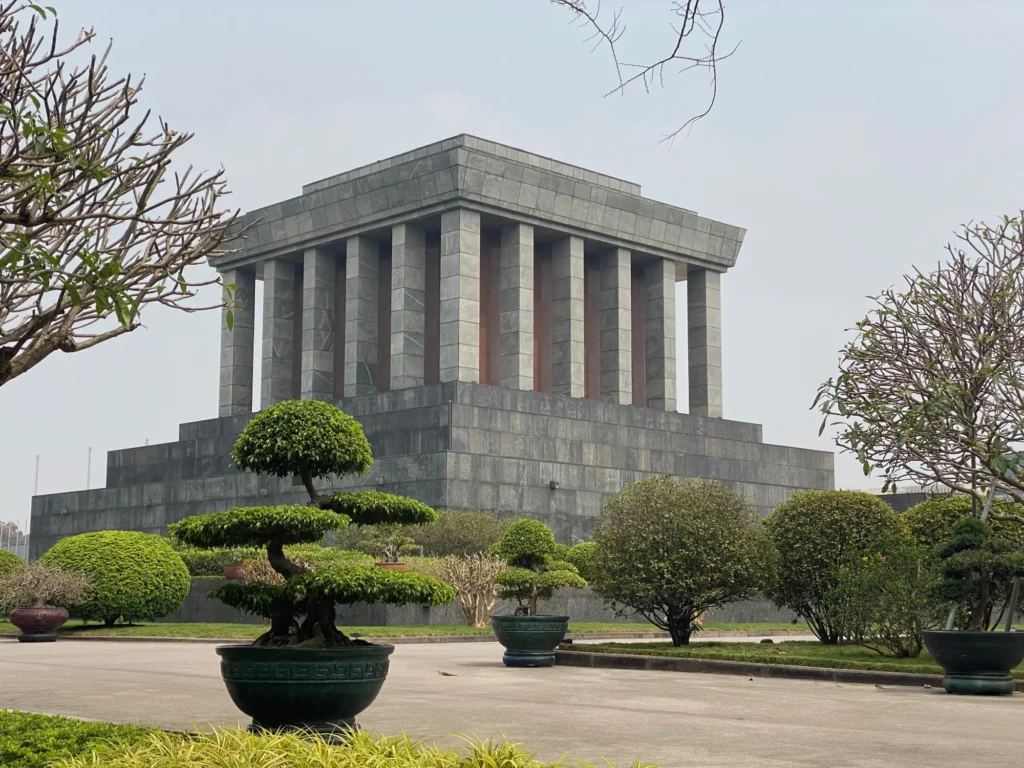 Vietnam per nomadi digitali 10 Il mausoleo di Ho Chi Minh, Hanoi, marzo 2023