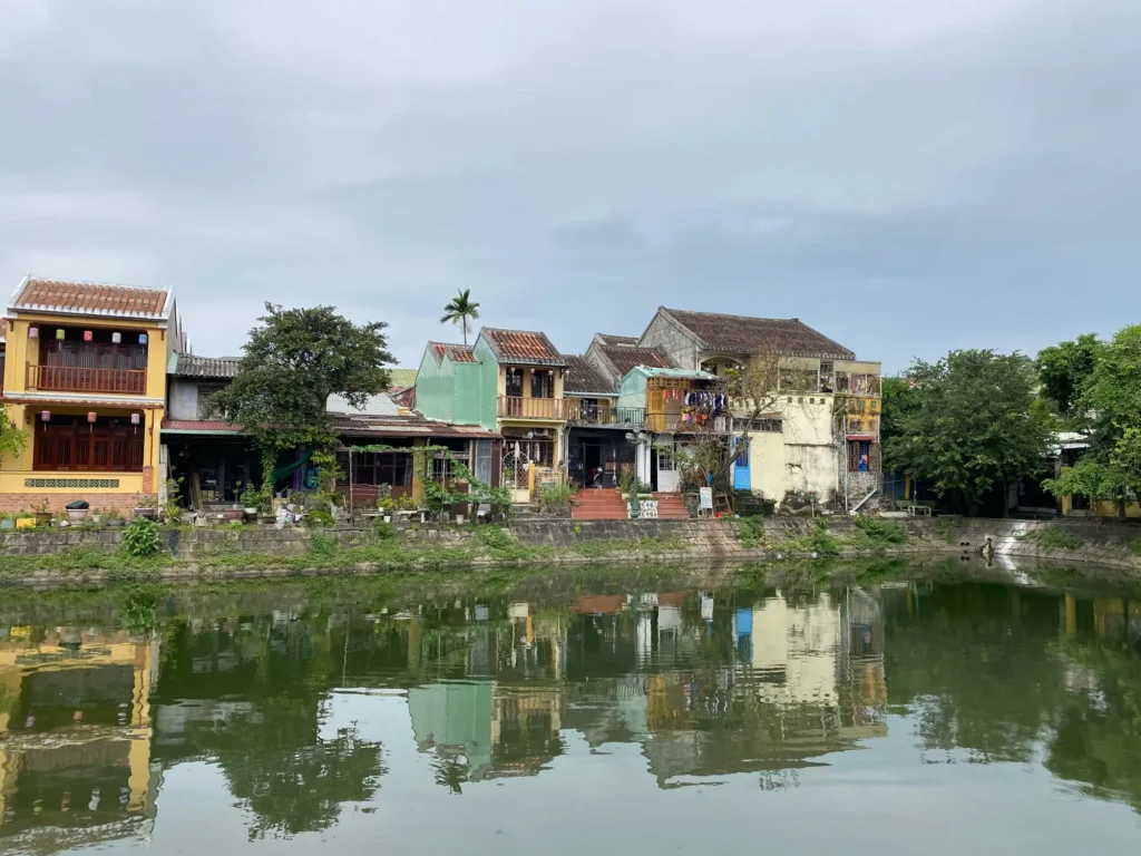 Vietnam per nomadi digitali 13 Le case di Hội An sul fiume, marzo 2023