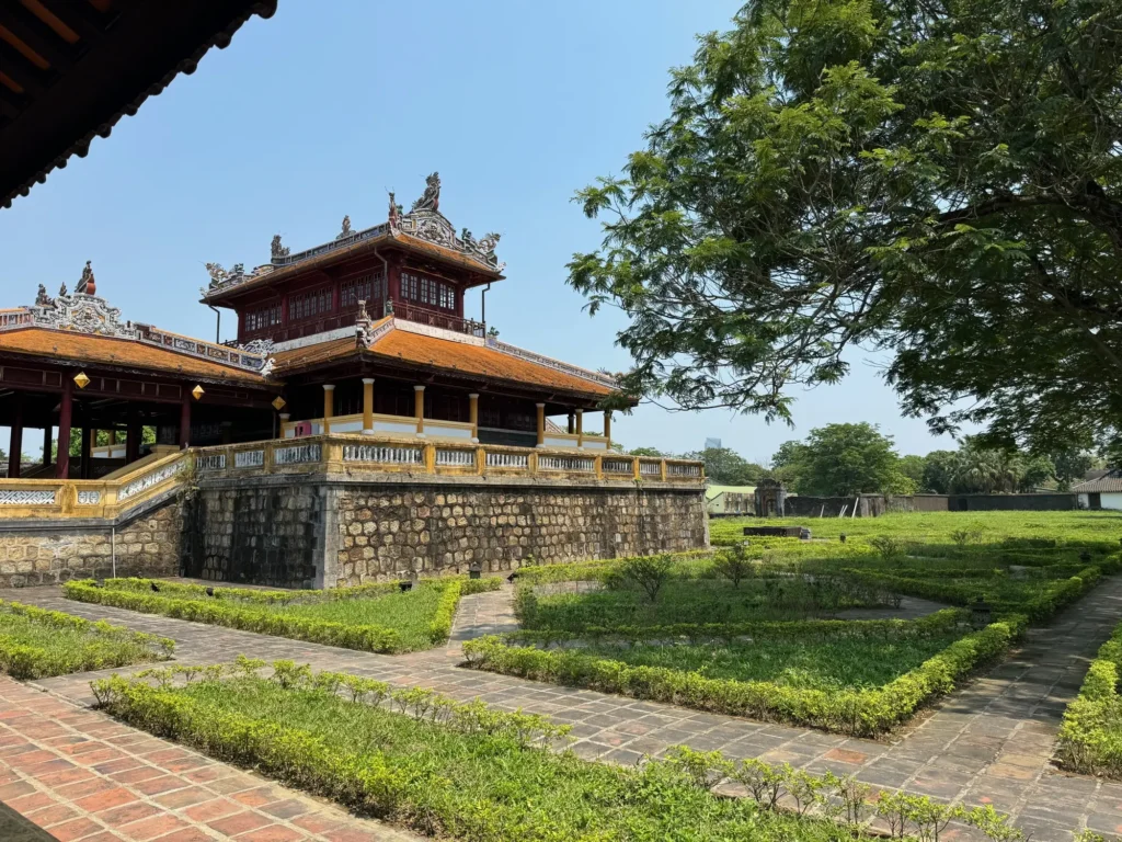 Vietnam per nomadi digitali 14 Un padiglione della cittadella, Huế, marzo 2024