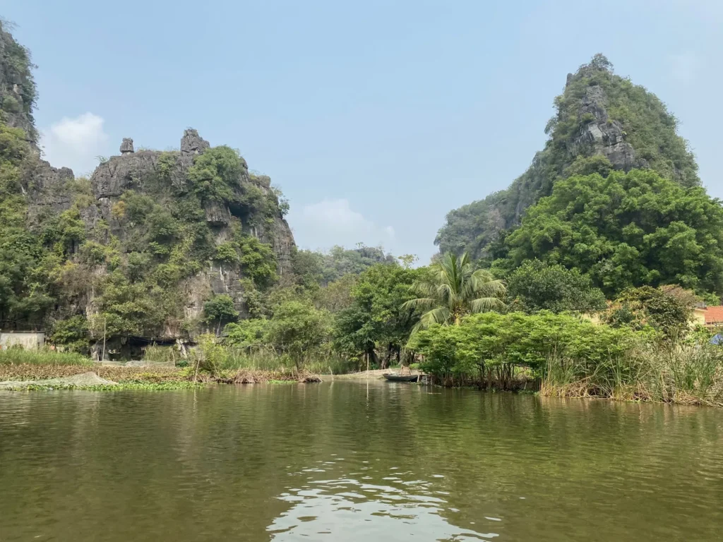 Vietnam per nomadi digitali 15 Il fiume fra i karst, Ninh Bình, marzo 2024